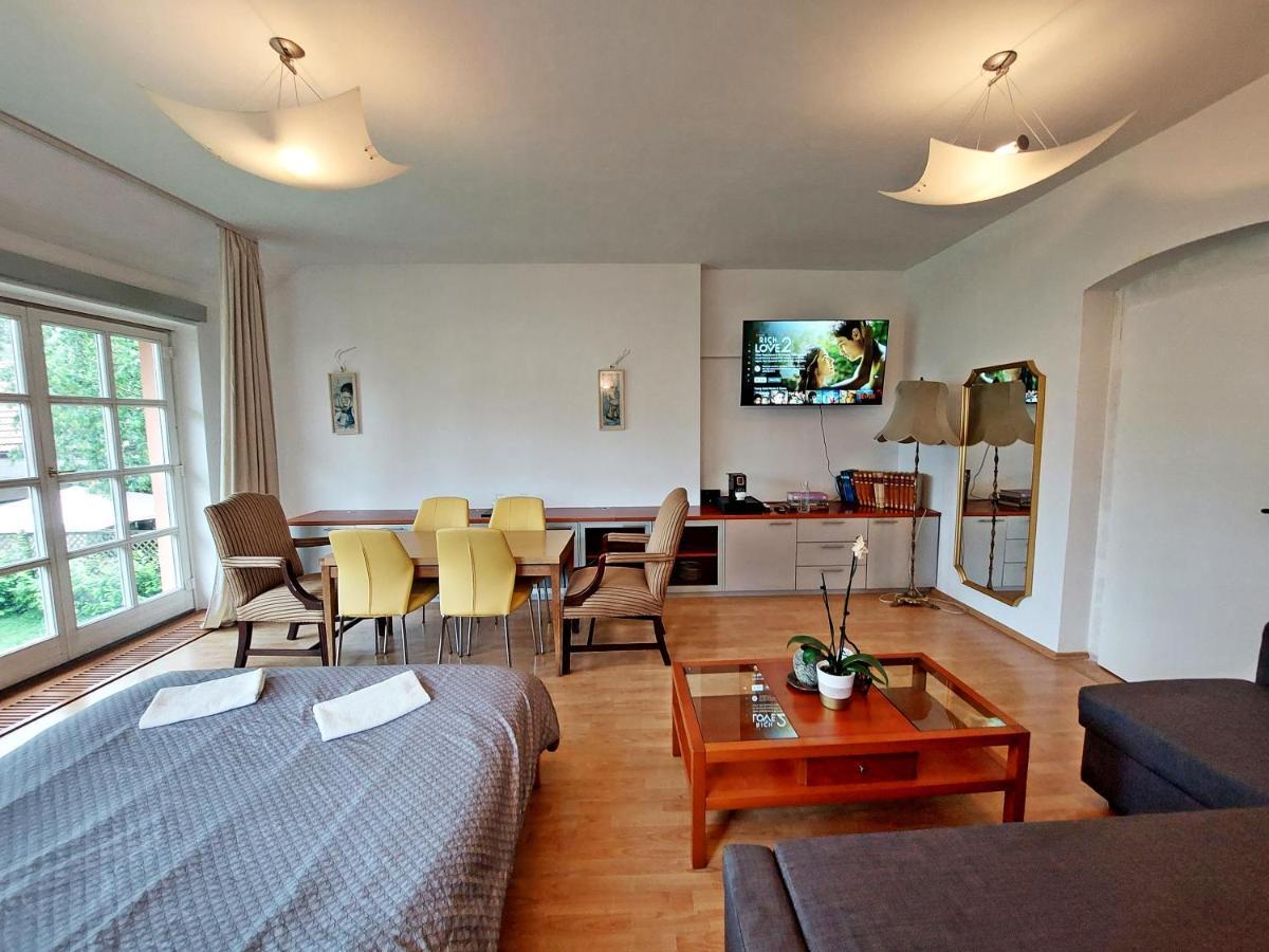 Готель R24, Rose House Любляна Екстер'єр фото